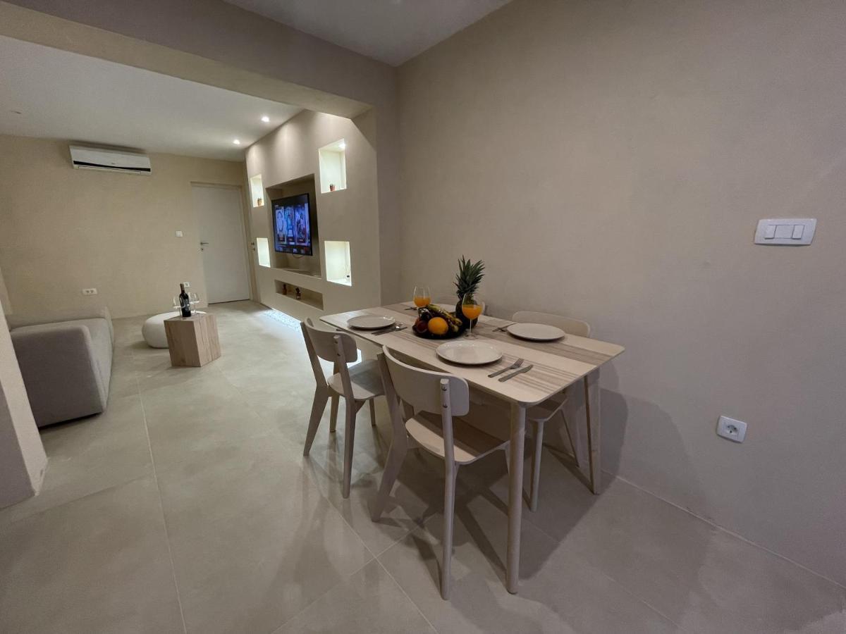 Cozy Apartment Matijas With Private Parking And Terrace Split Exterior photo